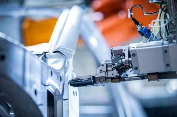 1676459138271705.png 从无人问津到世界瞩目,“小破球”的成功故事也在民族显示领域上演!