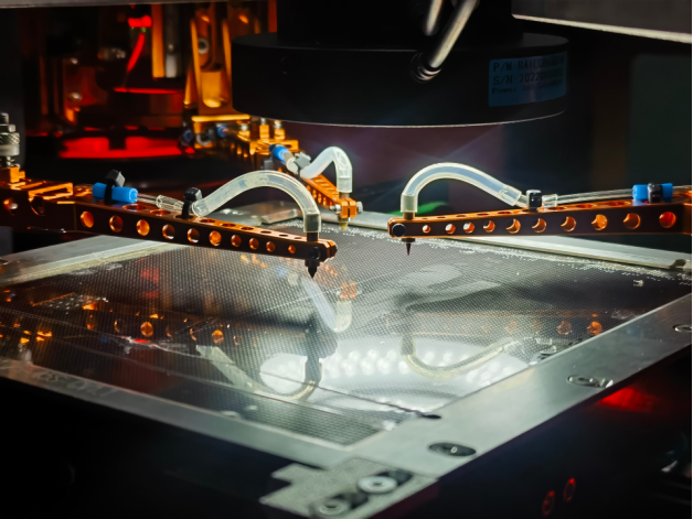 1676459293196496.png 从无人问津到世界瞩目,“小破球”的成功故事也在民族显示领域上演!